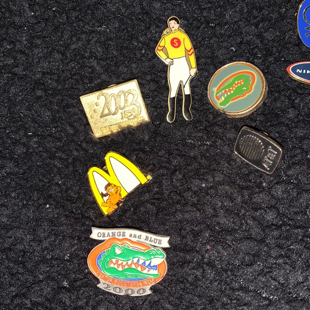 Assorted pins - Picture 2 of 3